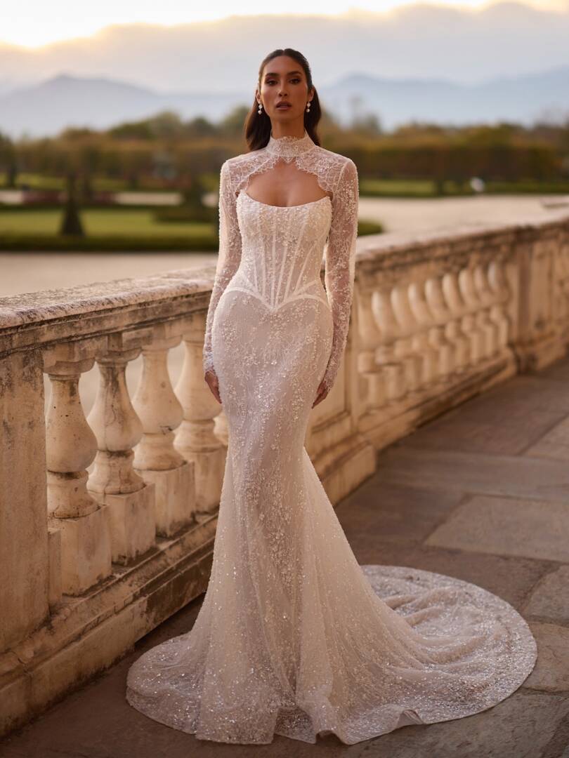 1-ester-couture-romantic-wedding-dress-trumpet-chapel-train-sweetheart-neckline-with-illusion-lace-overlay-bridal-gown-dominiss-couture-arcana-domin