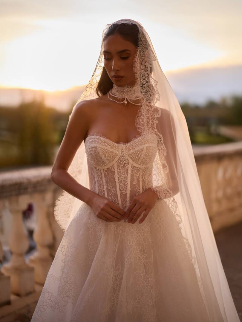 1-eweline-couture-romantic-wedding-dress-a-line-cathedral-train-strapless-sweetheart-corset-bodice-bridal-gown-dominiss-couture-arcana-dominii-10113202 (1)