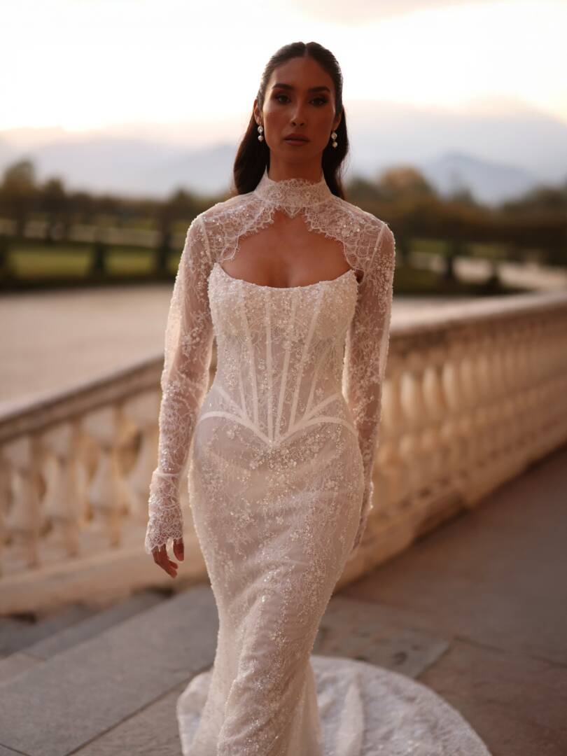 2-ester-couture-romantic-wedding-dress-trumpet-chapel-train-sweetheart-neckline-with-illusion-lace-overlay-bridal-gown-dominiss-couture-arcana-domin