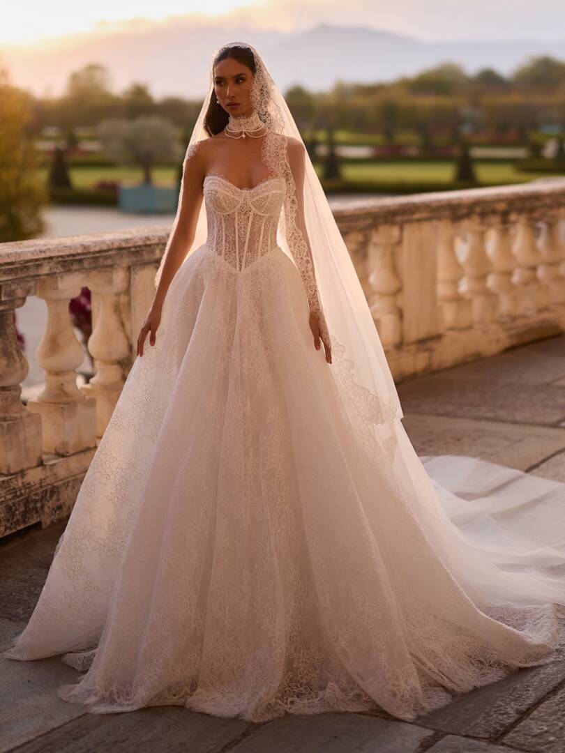 4-eweline-couture-romantic-wedding-dress-a-line-cathedral-train-strapless-sweetheart-corset-bodice-bridal-gown-dominiss-couture-arcana-dominii-10113202